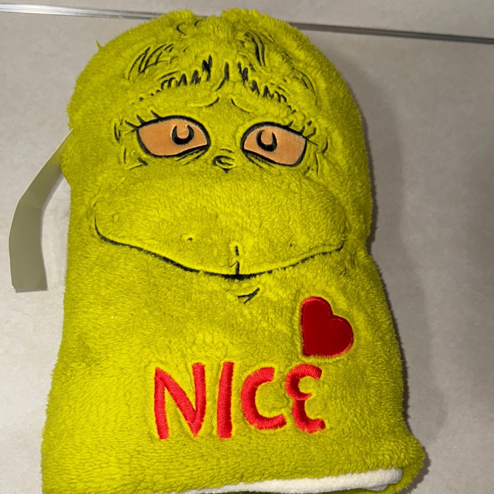 The grinch snow throw blanket